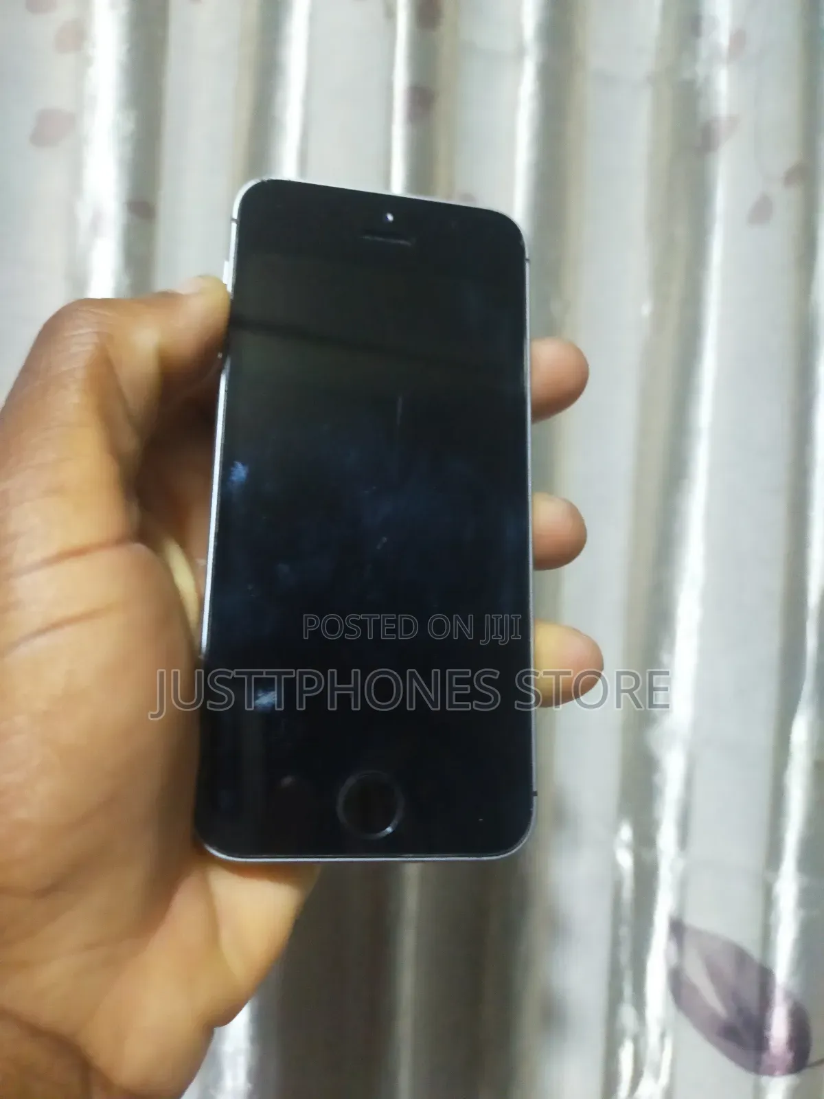 Apple iPhone SE 64 GB Silver