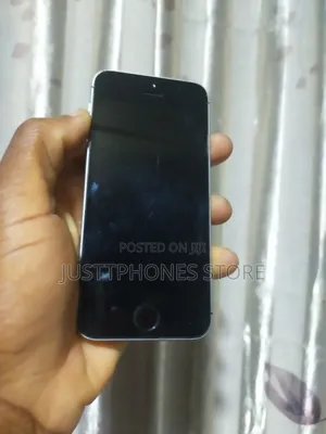 Apple iPhone SE 64 GB Silver