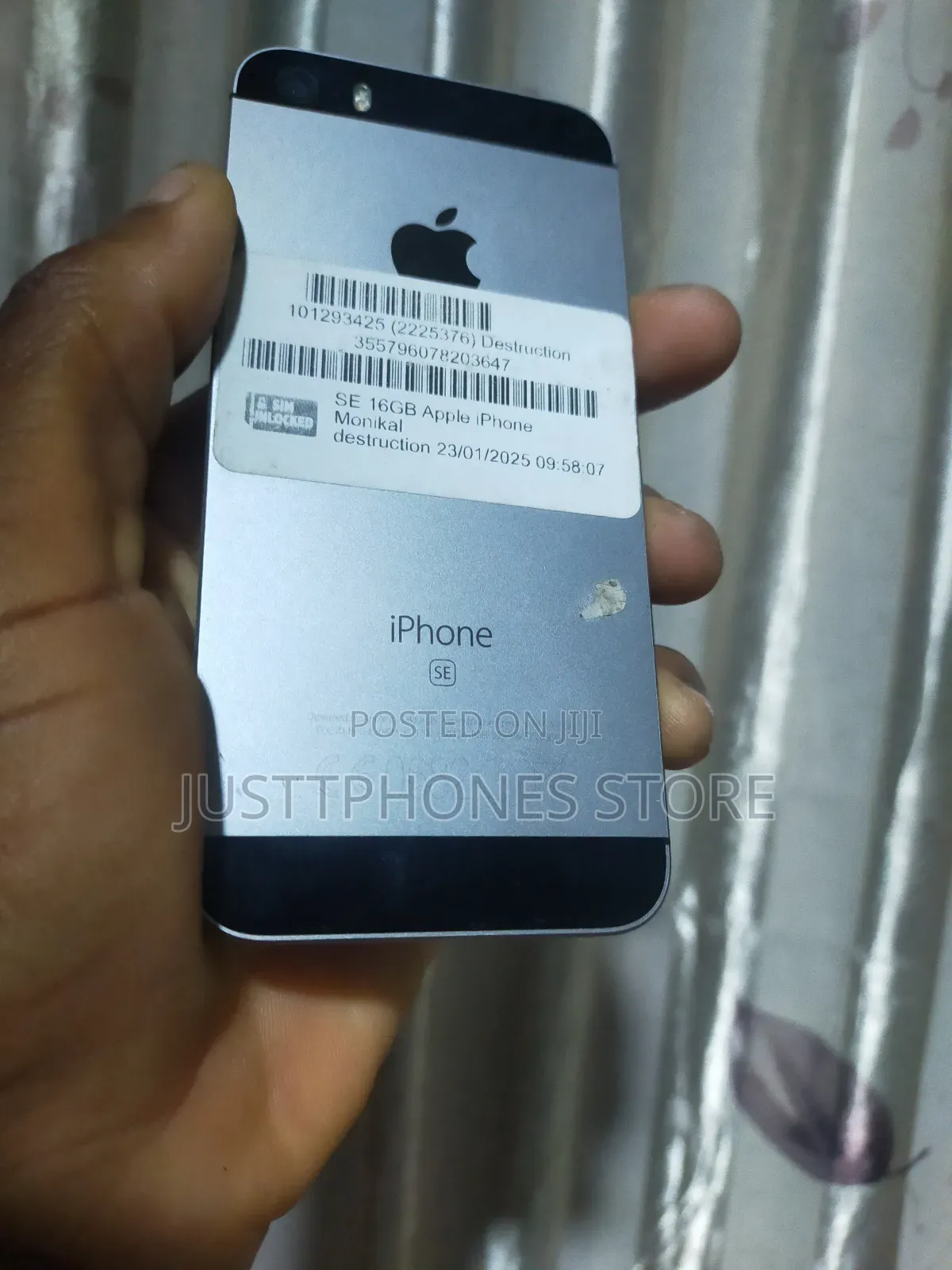 Apple iPhone SE 64 GB Silver