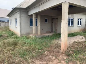 3bdrm Block of Flats in Akoto Estate, Akala Express for sale