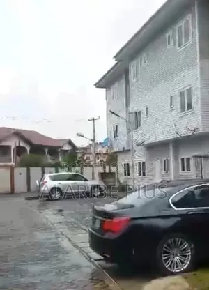 4bdrm Duplex in Estate, Yaba for sale