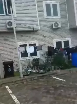 4bdrm Duplex in Estate, Yaba for sale