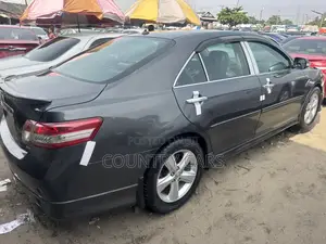 Toyota Camry SE 4dr Sedan (2.5L 4cyl 6A) 2011 Gray