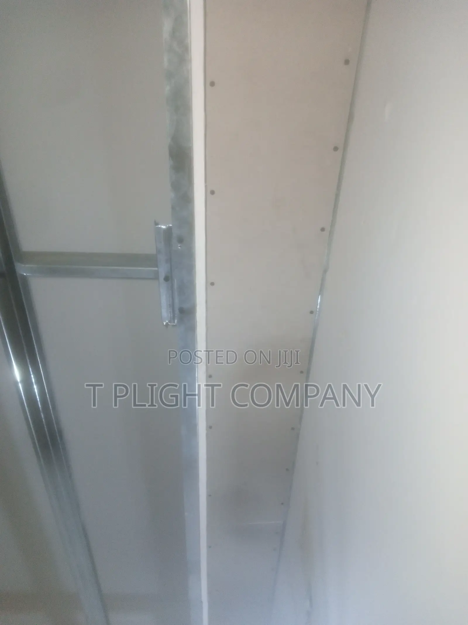 Gypsum Board Pop Installer