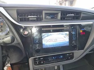 Toyota Corolla SE (1.8L 4cyl 2A) 2018 Blue