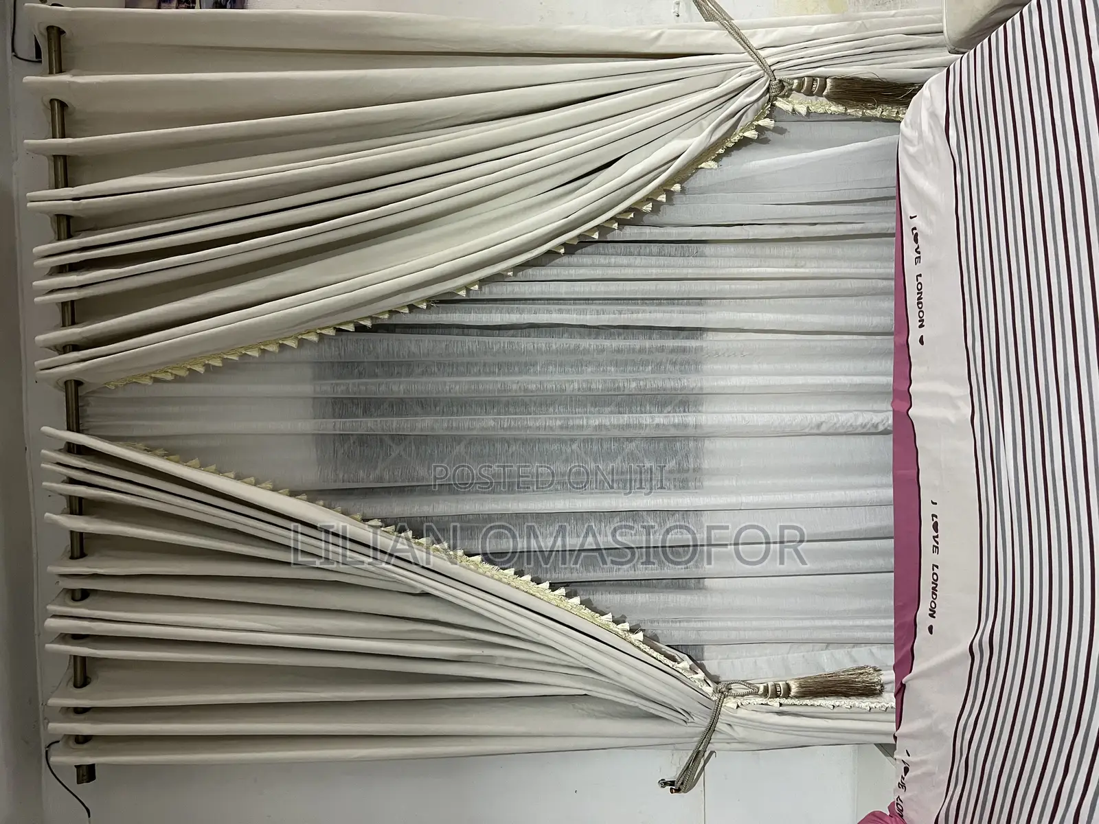 2 Windows Curtains and Windows Blinds