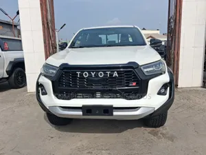 Toyota Hilux 2024 White
