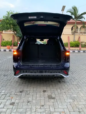 Toyota Highlander XSE 2022 Blue