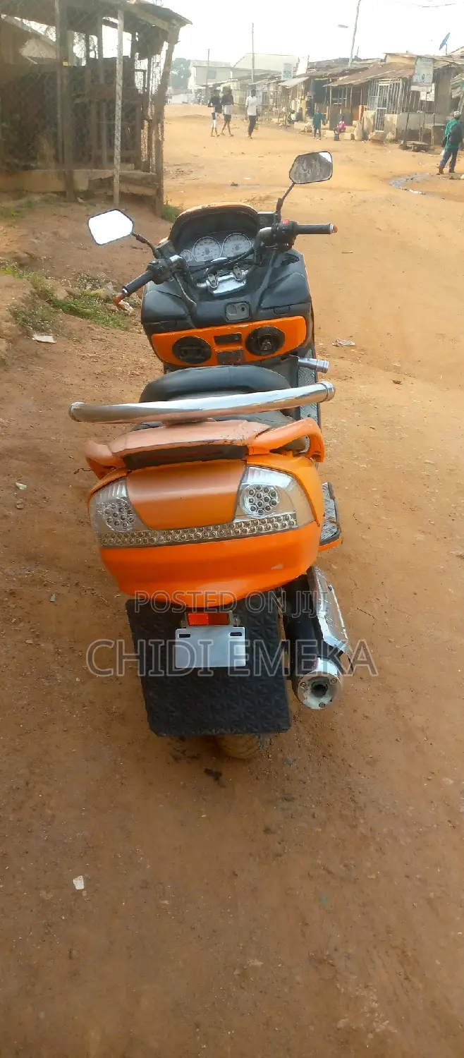 Suzuki Burgman 2019 Orange