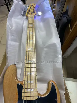 Squier Fender Jazz Bass V
