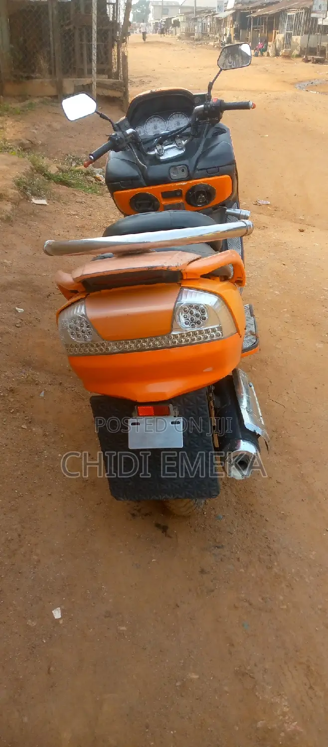 Suzuki Burgman 2019 Orange