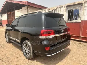 Toyota Land Cruiser 5.7 V8 VXR 2019 Black
