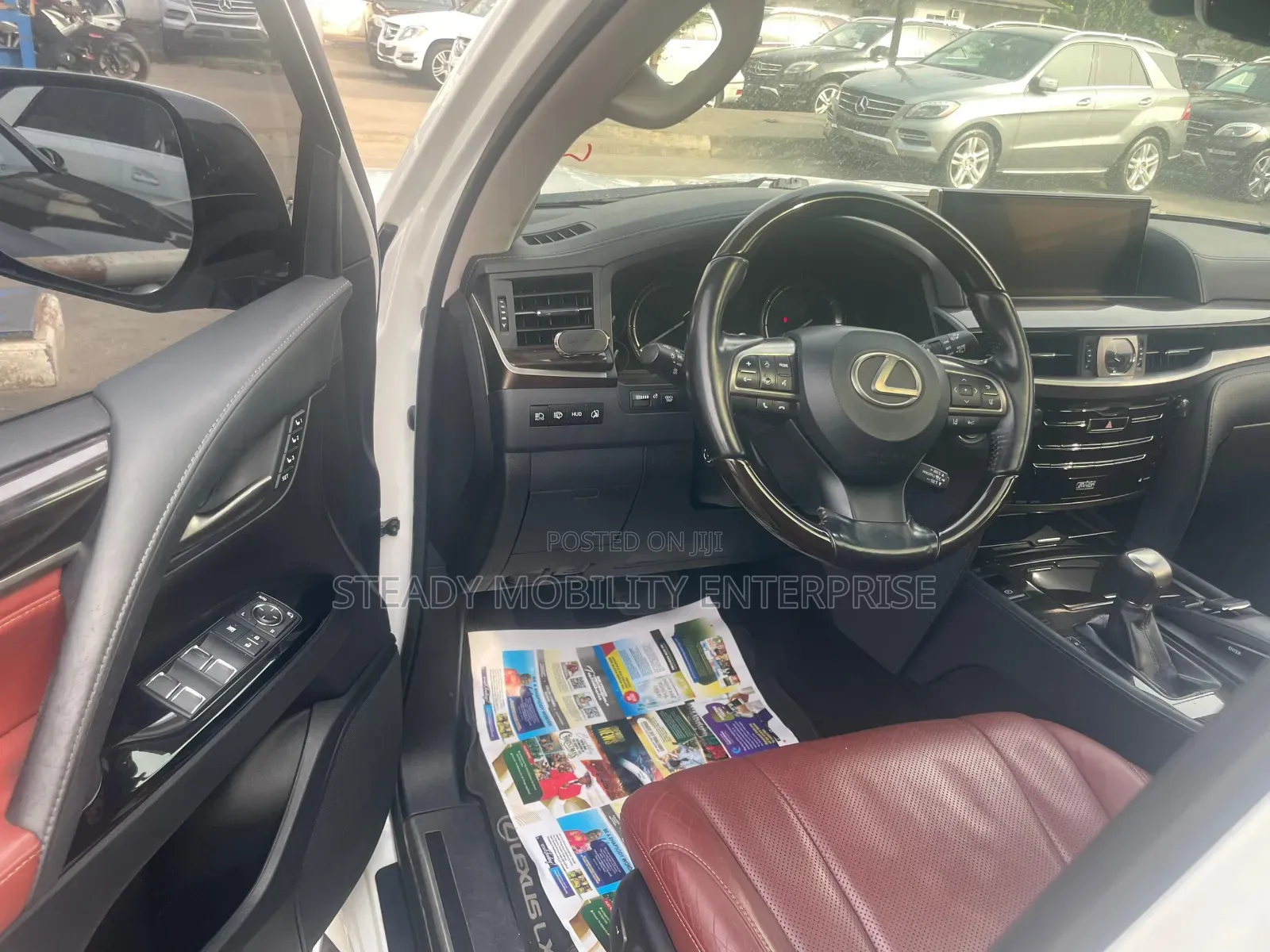 Lexus LX 570 AWD 2019 White