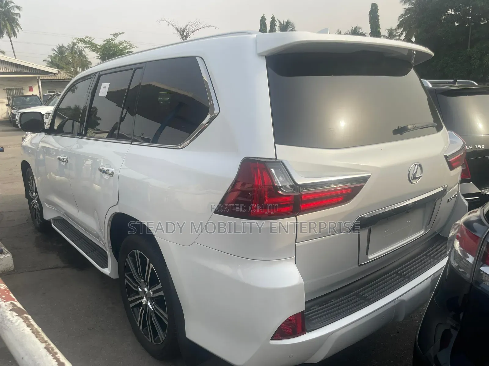Lexus LX 570 AWD 2019 White