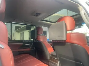 Lexus LX 570 AWD 2019 White