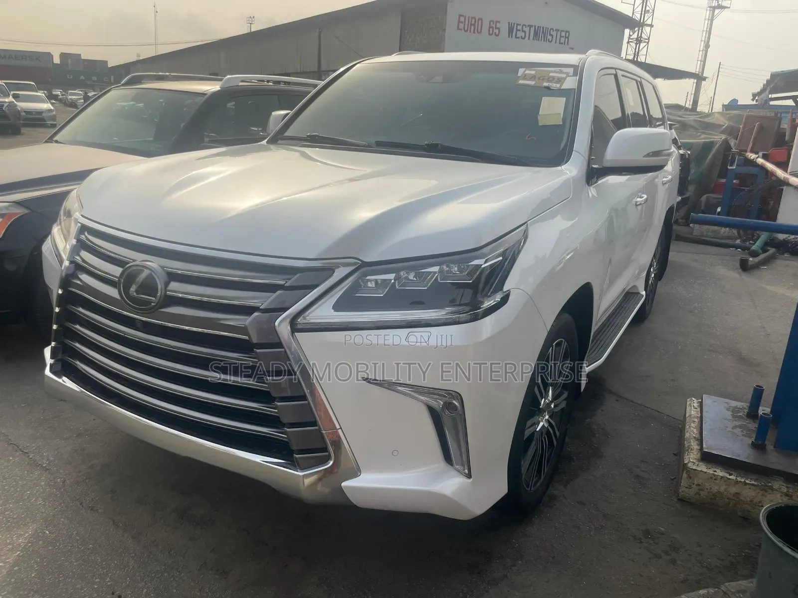 Lexus LX 570 AWD 2019 White