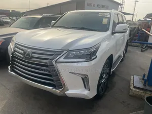Lexus LX 570 AWD 2019 White