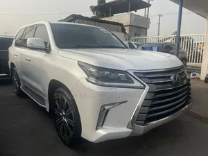 Lexus LX 570 AWD 2019 White