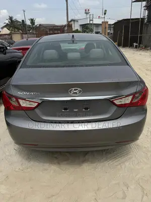 Hyundai Sonata GLS Sedan FWD (2.4L 4cyl 6A) 2012 Gray