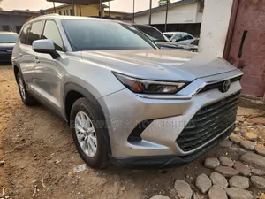 Toyota Grand Highlander XLE AWD 2024 Silver