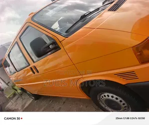 Volkswagen Transporter 2005 Yellow