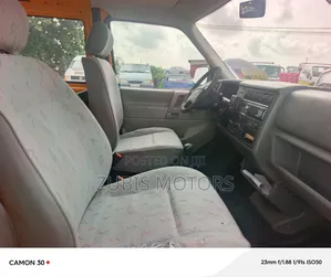 Volkswagen Transporter 2005 Yellow
