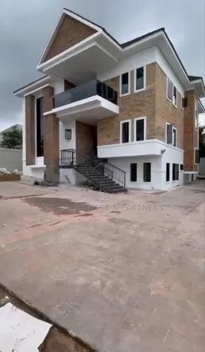 6bdrm Duplex in Independence Layout, for sale