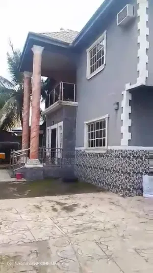 6bdrm Duplex in In An Estate Within for sale