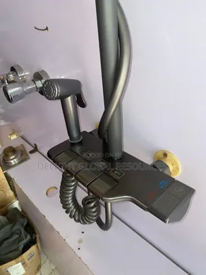 Gray Huma Shower Set