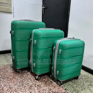3-piece Green Ribbed Suitcase Set With Spinner Wheels