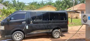 Toyota HiAce 2015 Black