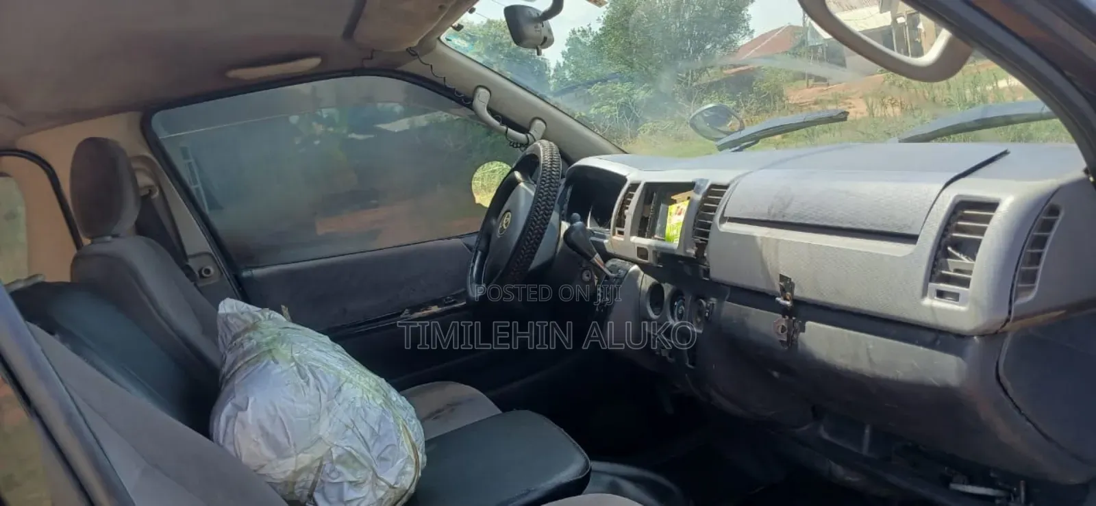 Toyota HiAce 2015 Black