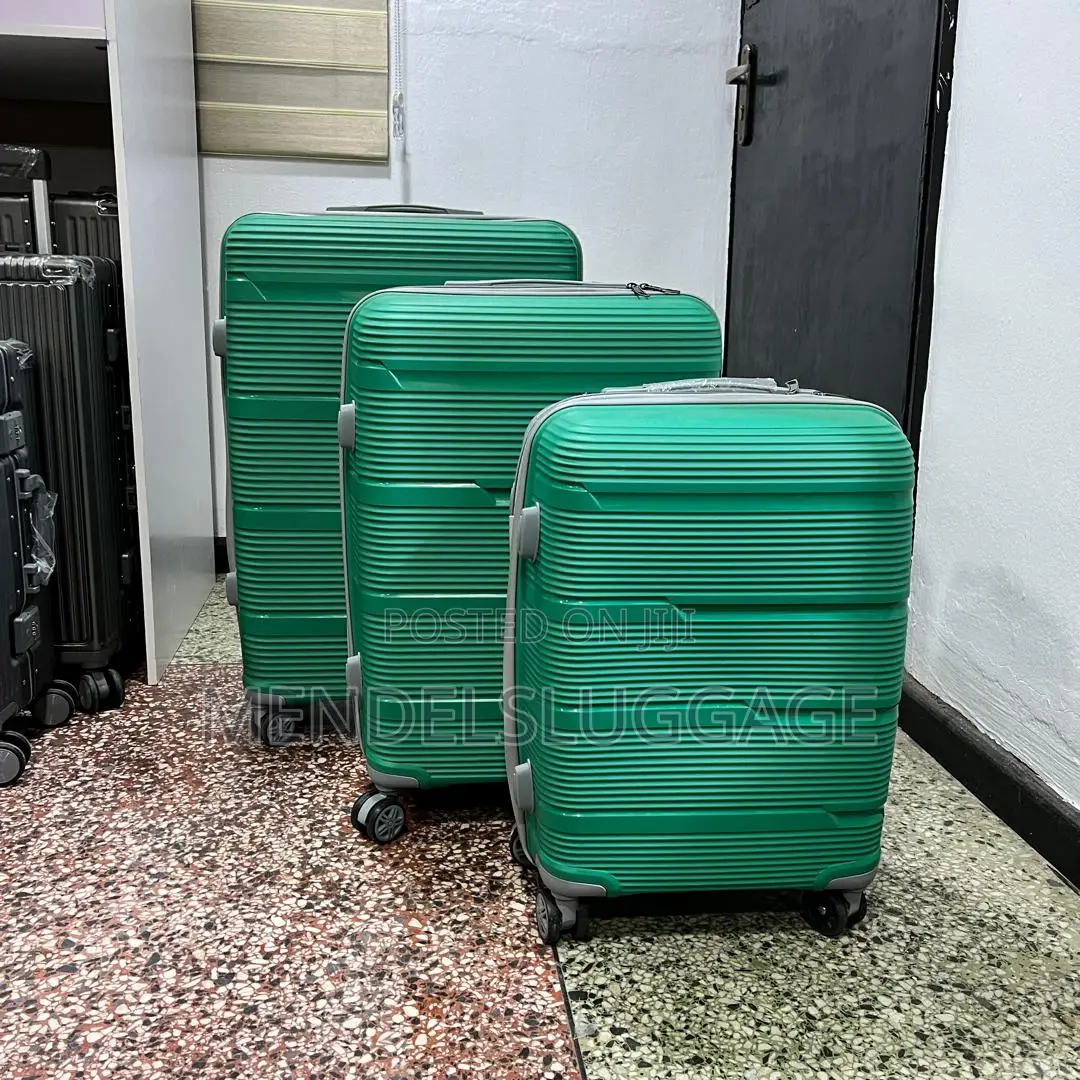 Green Hard-Shell Spinner Suitcase Set (3 Pieces)