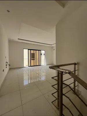 4bdrm Duplex in Chevron for rent