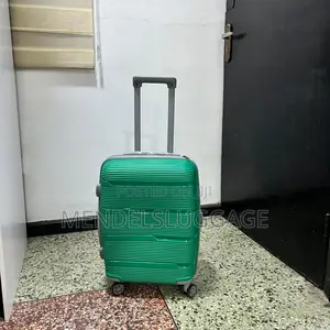 Green Hard-Shell Spinner Suitcase Set (3 Pieces)