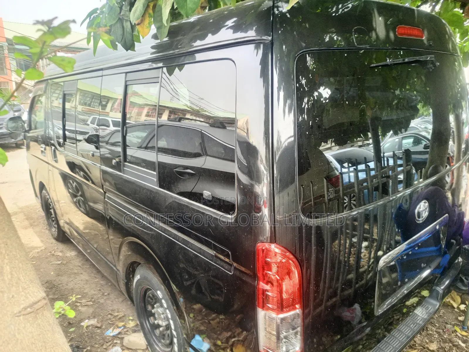 Toyota HiAce 2012 Black