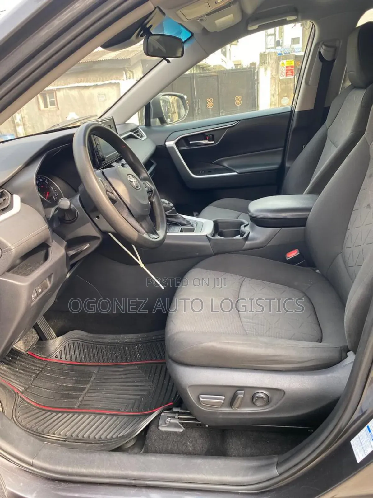 Toyota RAV4 XLE 2021 Gray