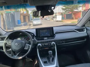 Toyota RAV4 XLE 2021 Gray