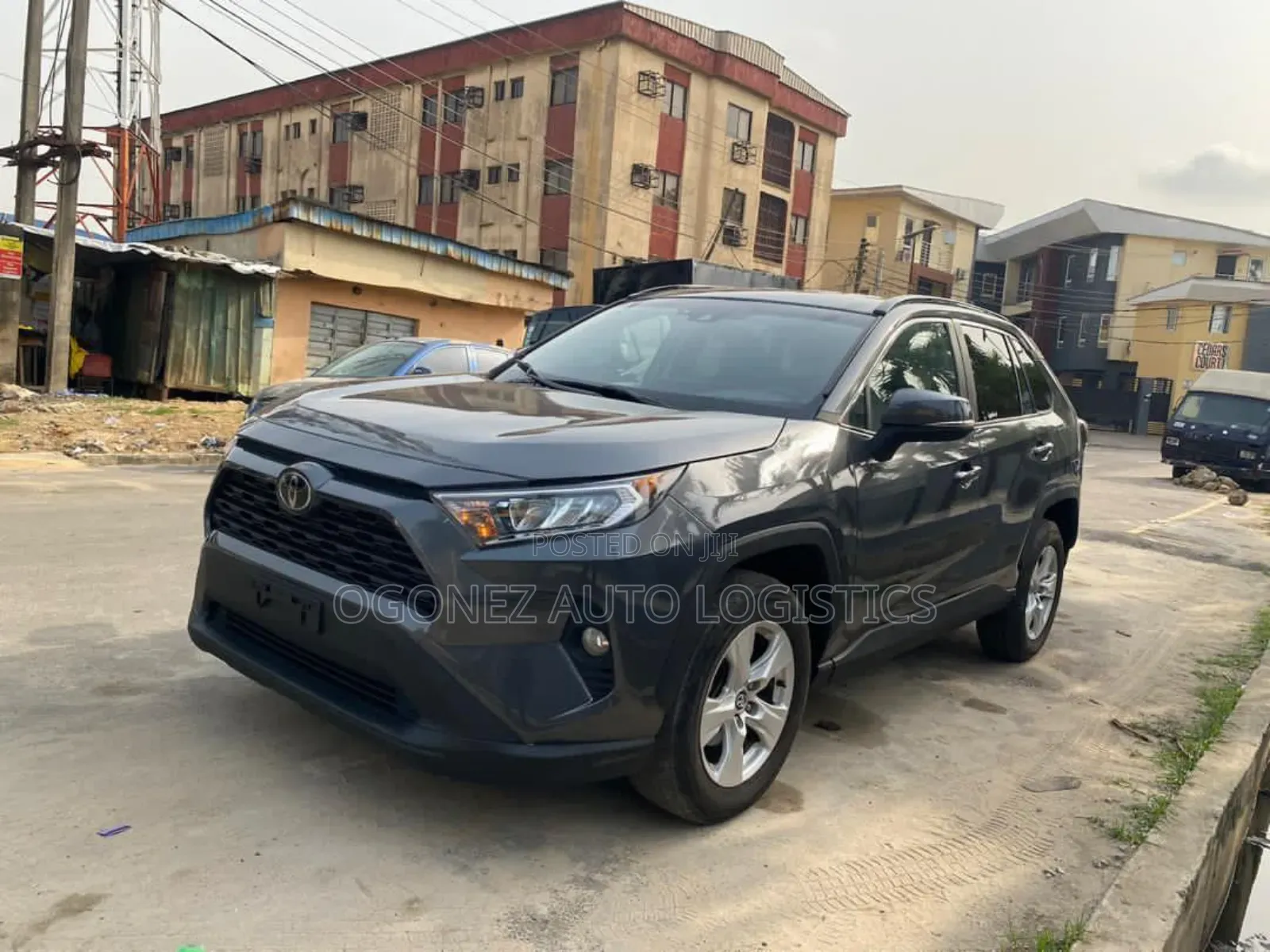 Toyota RAV4 XLE 2021 Gray