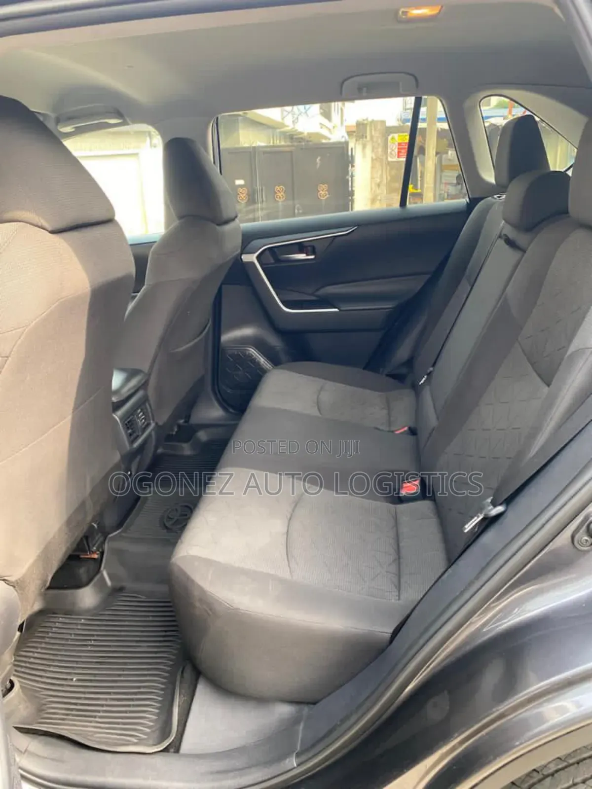 Toyota RAV4 XLE 2021 Gray
