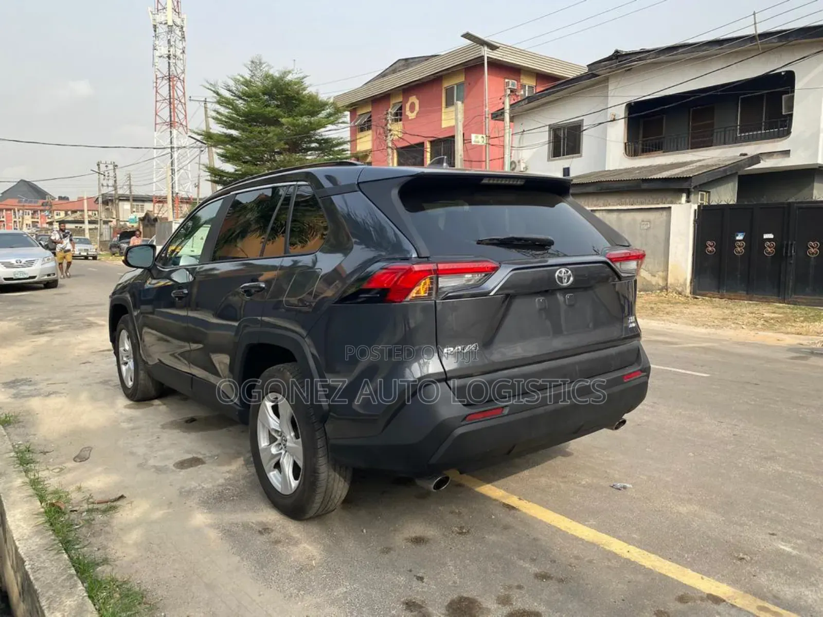 Toyota RAV4 XLE 2021 Gray
