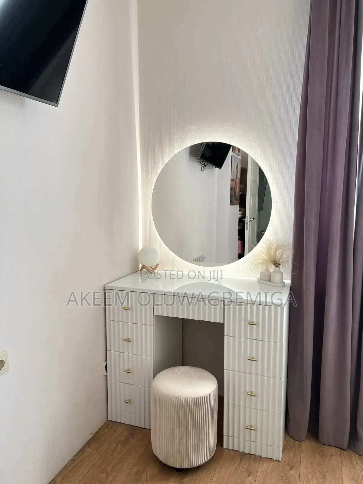 Dressing Mirror With Stool