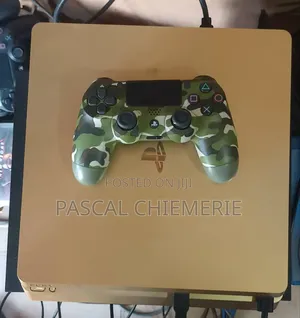 Ps4 Slim With Games and 1 Pads