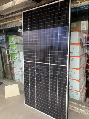 750w Jinko Solar Panel (Halfcut) Mono 144cells