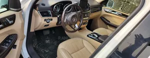 Mercedes-Benz GLE-Class 2015 Off white