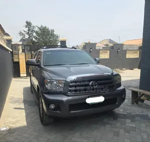 Toyota Sequoia SR5 4dr SUV 4WD (4.6L 8cyl 6A) 2011 Gray