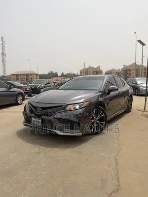 Toyota Camry SE FWD 2020 Gray