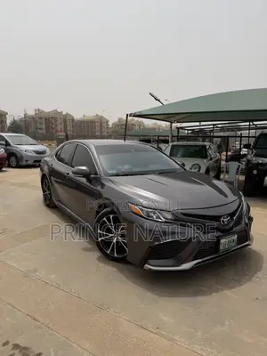 Toyota Camry SE FWD 2020 Gray