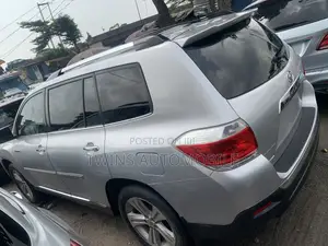 Toyota Highlander Limited 3.5l 4WD 2013 Silver