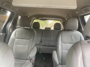 Toyota Sienna XLE Premium 8 Passenger (3.5L 6cyl 8A) 2017 Gray